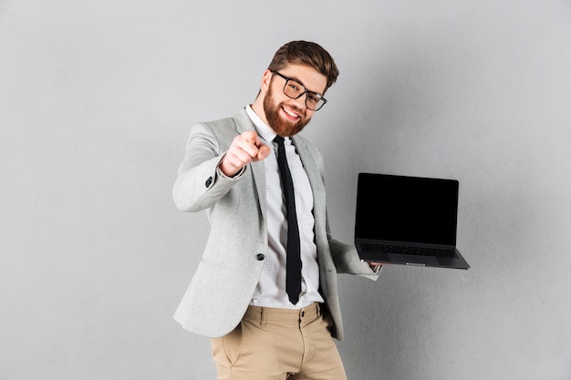 Free Photo portrait of a happy businessman dressed in suit