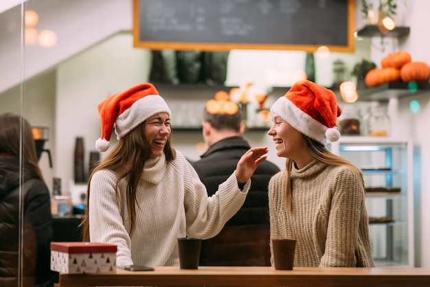 Free photo portrait of happy cute young friends having fun in cafe