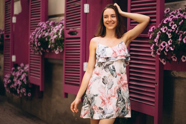 Free photo portrait of a happy woman outside cafe decorated with flowers