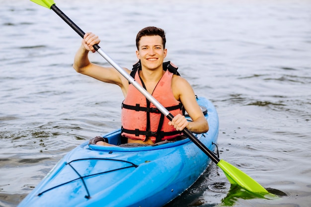 Free photo portrait of kayak paddling on lake