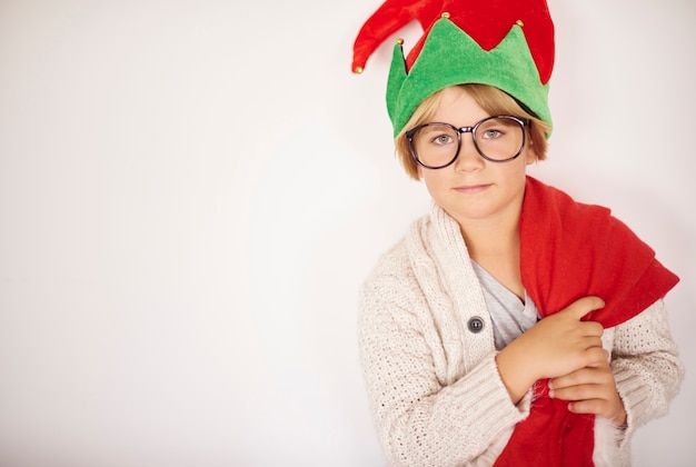 Free photo portrait of little boy at christmas