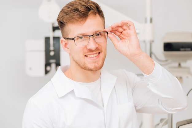 Free Photo portrait of a male optometrist