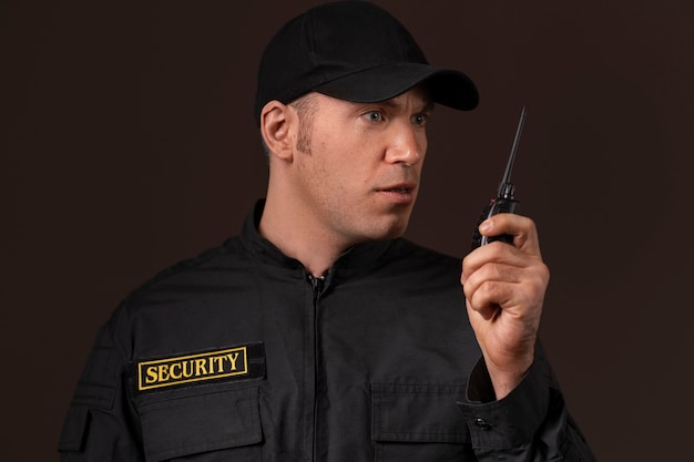 Free photo portrait of male security guard with uniform