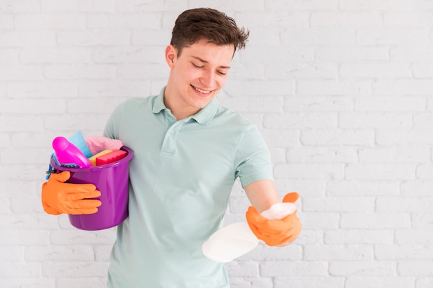 Free photo portrait of man cleaning his house