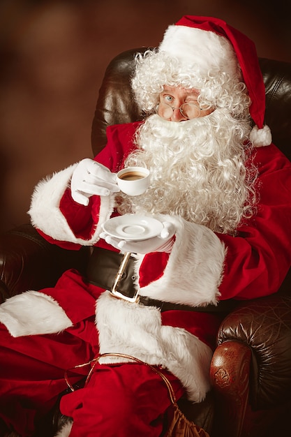 Free photo portrait of man in santa claus costume