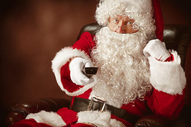 Free photo portrait of man in santa claus costume