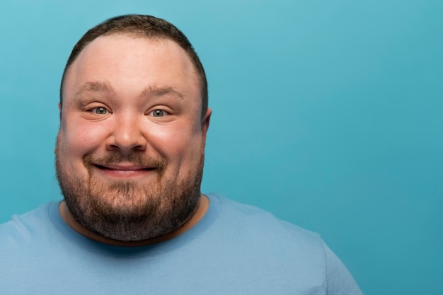 Free photo portrait of man smiling