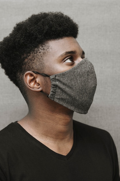 Free photo portrait of man with face mask