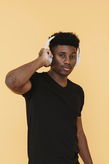 Free Photo portrait of man with headphones