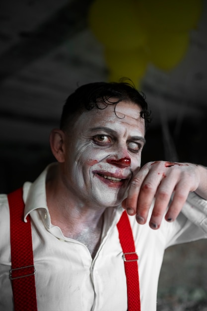 Free photo portrait of man with scary clown make-up