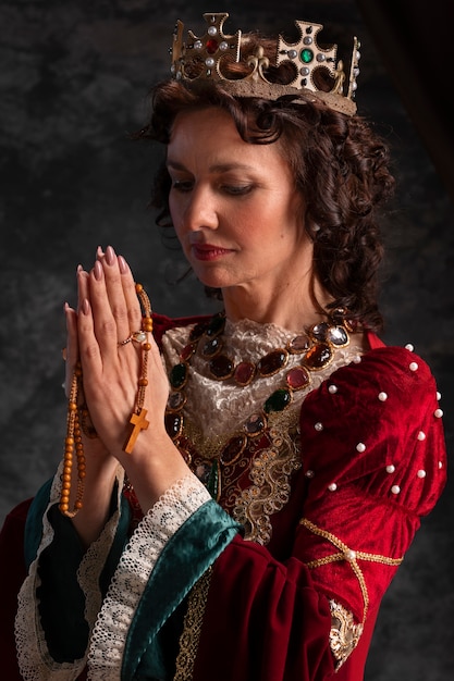 Free photo portrait of medieval queen with rosary