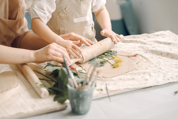 Free photo portrait of mother and little girl shaping clay together