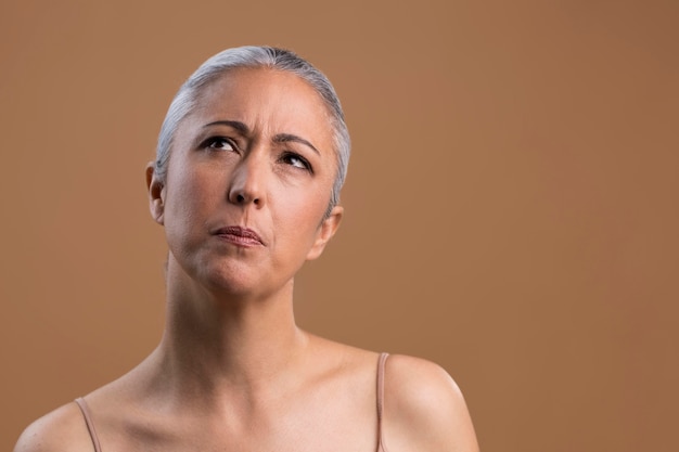 Free photo portrait of pensive older woman