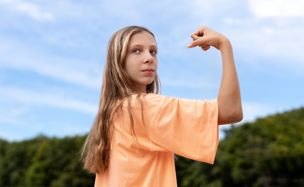 Free photo portrait of pretty confident girl