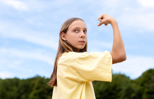 Free photo portrait of pretty confident girl