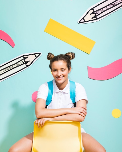 Free photo portrait of schoolgirl on a memphis background