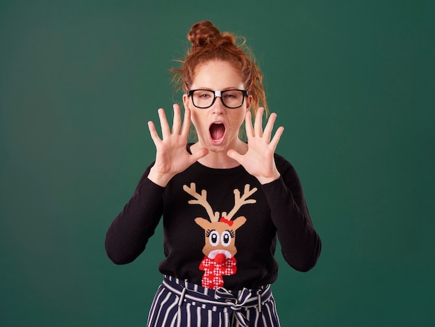 Free Photo portrait of screaming woman