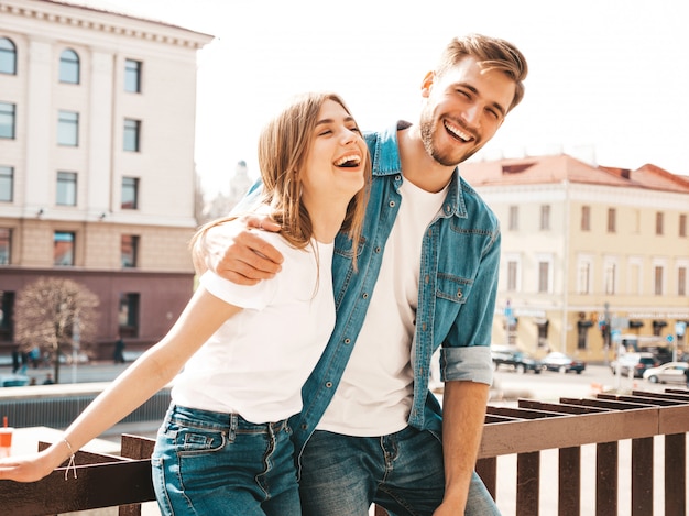 Free photo portrait of smiling beautiful girl and her handsome boyfriend in casual summer clothes.  . hugging