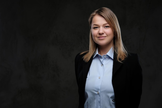 Free Photo portrait of a smiling blonde businesswoman formal dressed. isolated on a dark textured background.