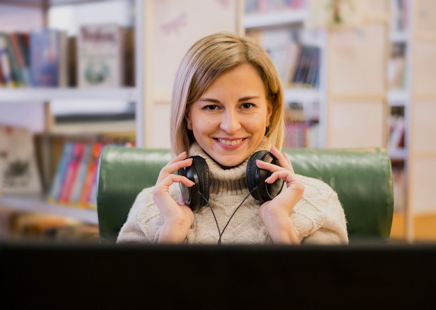 Free Photo portrait of smiling woman wearing headphones