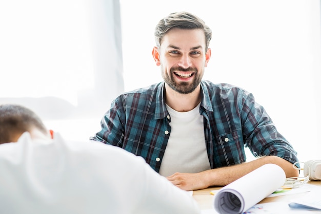 Free photo portrait of a smiling young male architect