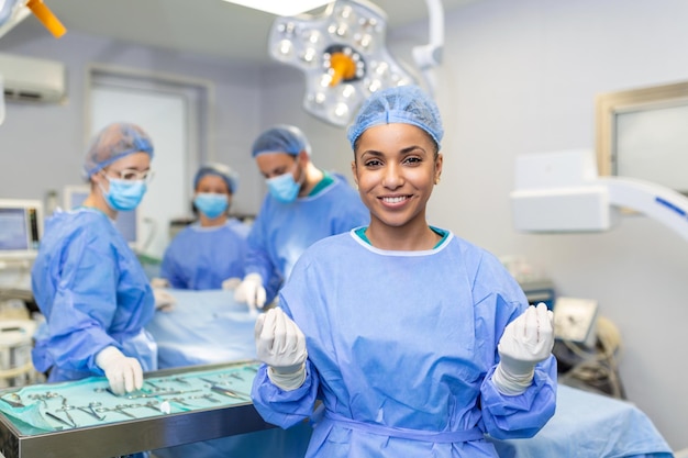 Free photo portrait of surgeon standing in operating room ready to work on a patient african american female medical worker surgical uniform in operation theater