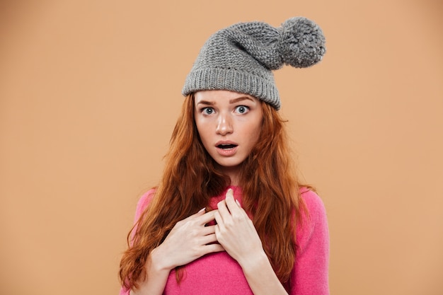 Free Photo portrait of a surprised pretty redhead girl