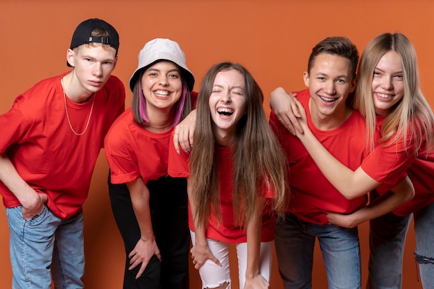 Free photo portrait of teenage friends laughing together