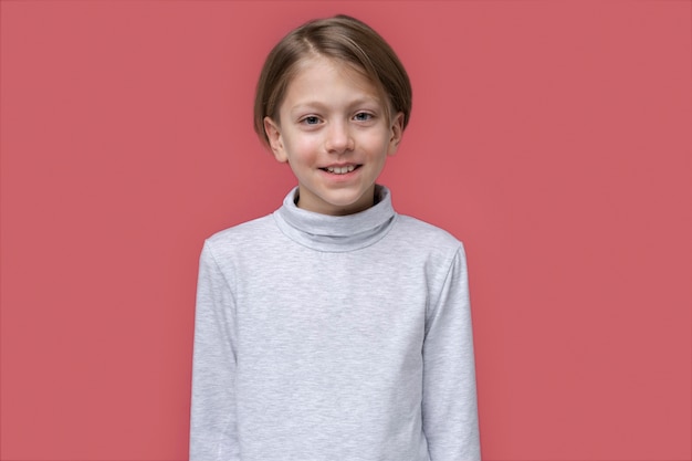 Free Photo portrait of teenage girl smiling