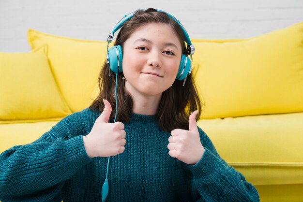 Free Photo portrait of teenage girl with music concept