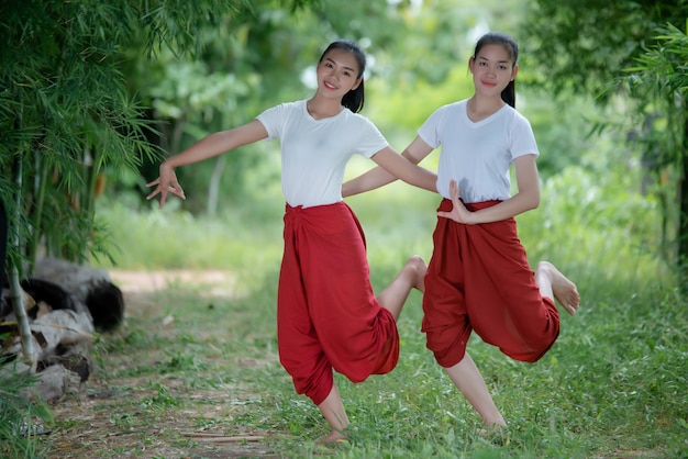 Free photo portrait of thai young lady in art culture thailand dancing, thailand