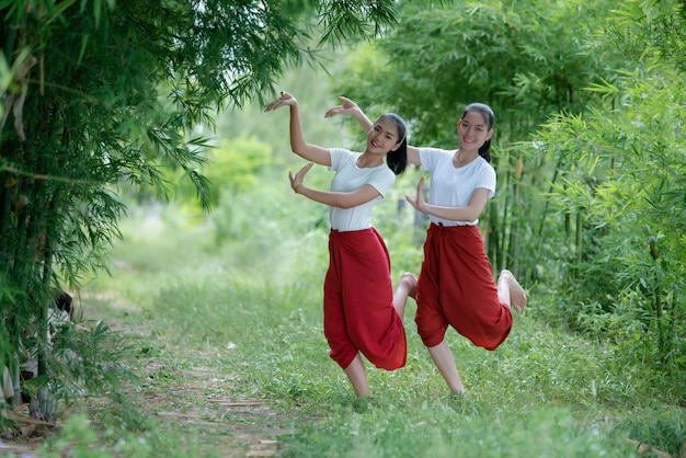 Free photo portrait of thai young lady in art culture thailand dancing, thailand