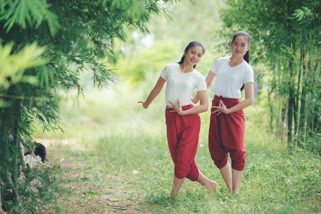 Free photo portrait of thai young lady in art culture thailand dancing, thailand