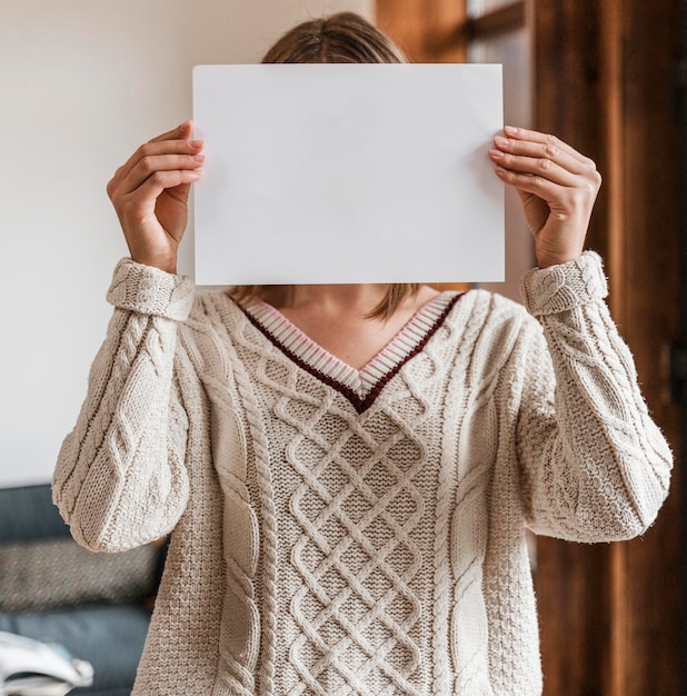 Free Photo portrait of a woman holding a blank paper