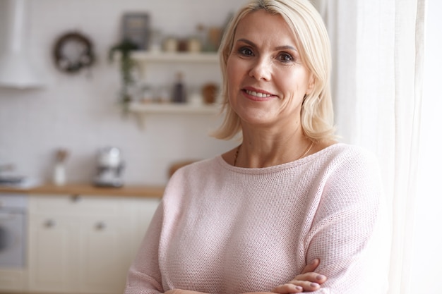 Portrait of a woman posing in the house