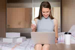 Free photo portrait of woman purchasing online