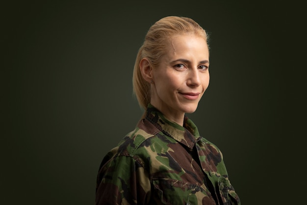 Free photo portrait of woman ready for duty