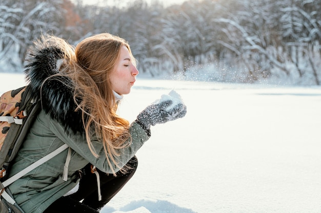 Free photo portrait woman with backpack on winter day