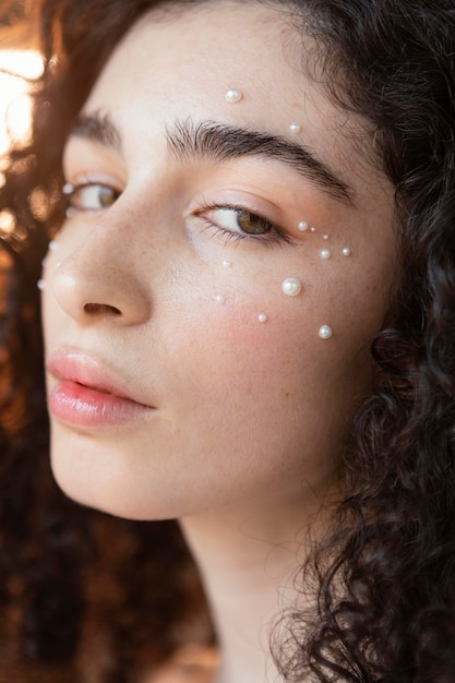 Portrait woman with pearls make up