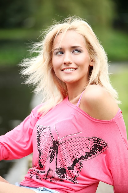 Free Photo portrait of young and beautiful blonde