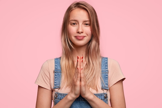 Free Photo portrait of young blonde woman