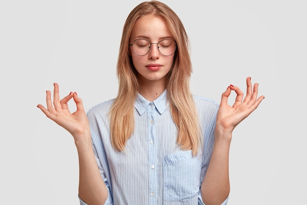 Free Photo portrait of young blonde woman