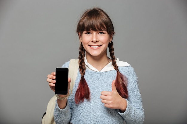 Free photo portrait of a young cheery schoolgirl