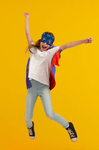 Free photo portrait of young girl with superhero cape