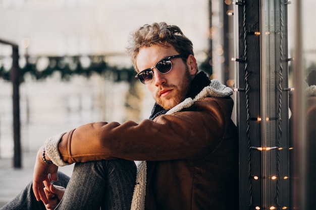 Free photo portrait of a young handsome bearded man