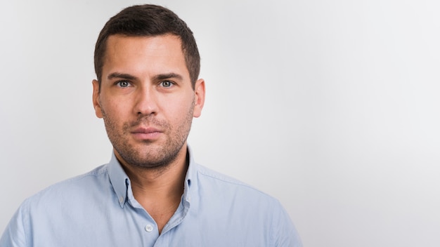 Free photo portrait of young man with copy-space