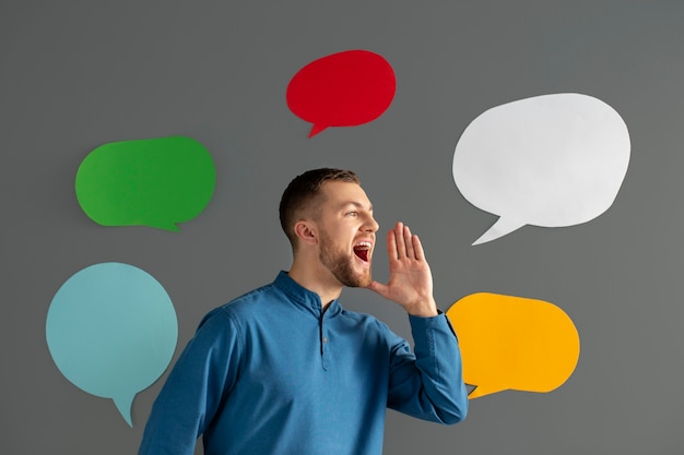 Free photo portrait of young person with thought bubble