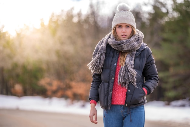 Free photo portrait young pretty woman on a road with snow in winter