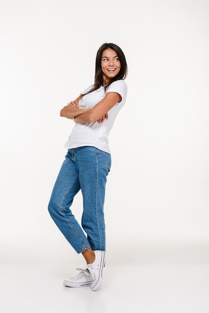 Free photo portrait of a young smiling woman