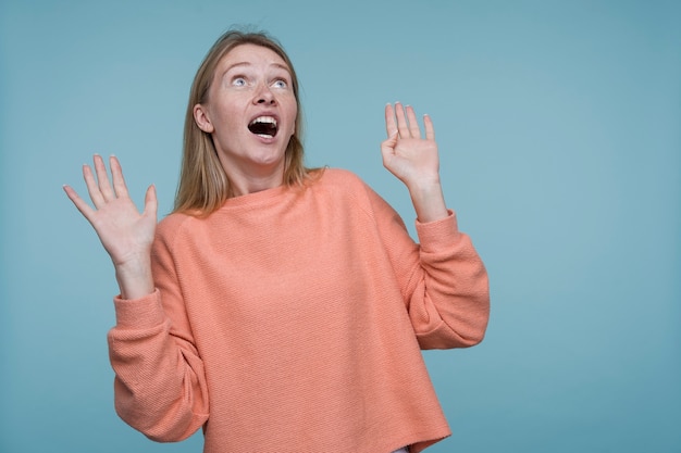 Free Photo portrait of a young woman looking surprised